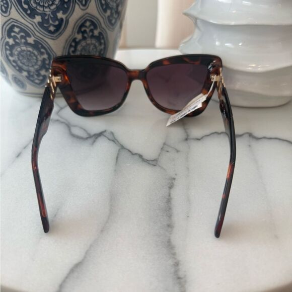 NWT Quay Chain Reaction Tortoiseshell Brown Oversize Cat Eye Sunglasses